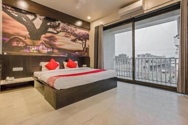 هتل O Siddhivinayak Grand