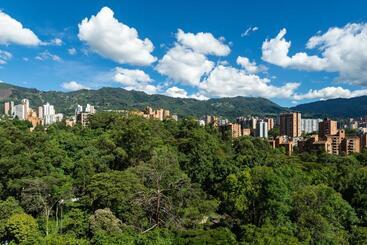هتل York Luxury Suites Medellin By Preferred