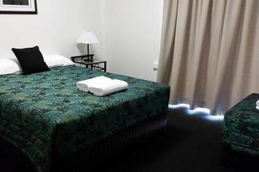 汽车旅馆  Port Denison Motor Inn