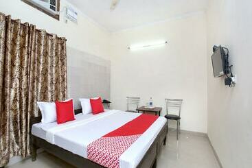 پانسیون Satyam Home Stay By Oyo Rooms