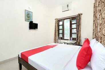 پانسیون Satyam Home Stay By Oyo Rooms
