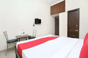پانسیون Satyam Home Stay By Oyo Rooms