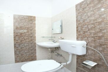 پانسیون Satyam Home Stay By Oyo Rooms