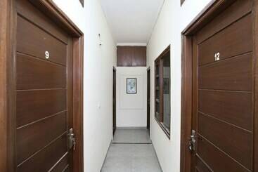 پانسیون Satyam Home Stay By Oyo Rooms