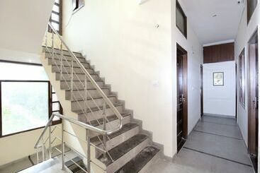 پانسیون Satyam Home Stay By Oyo Rooms