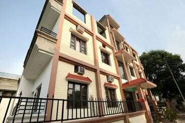 پانسیون Satyam Home Stay By Oyo Rooms