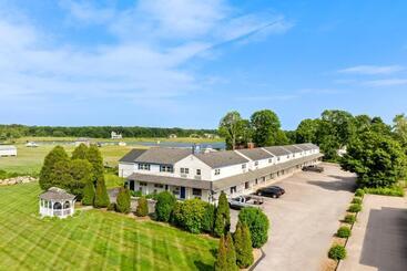هتل Americas Best Value Inn Stonington Mystic