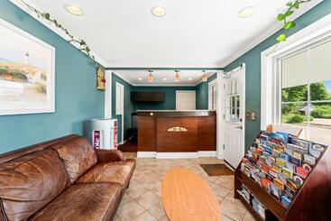 هتل Americas Best Value Inn Stonington Mystic