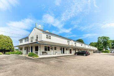 هتل Americas Best Value Inn Stonington Mystic