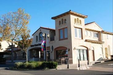 هتل Bella Capri Inn And Suites