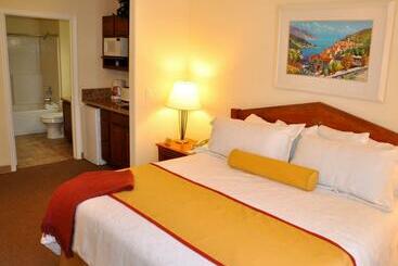 هتل Club De Soleil Allsuite Resort