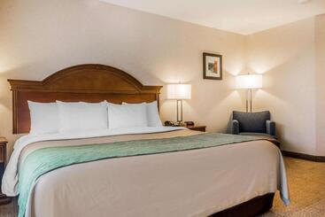 هتل Comfort Inn & Suites