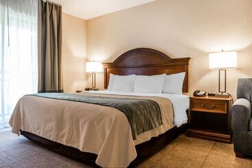 هتل Comfort Inn & Suites