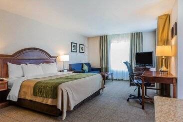 هتل Comfort Inn & Suites