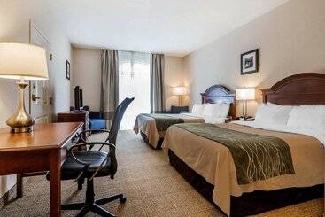 هتل Comfort Inn & Suites