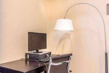 Hotel Comfort Inn & Suites Crystal Inn Sportsplex