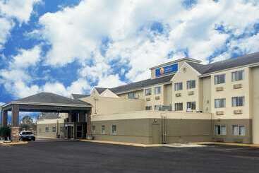 هتل Comfort Inn & Suites Crystal Inn Sportsplex