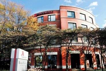 هتل Courtyard By Marriott Chicago At Medical District Uic
