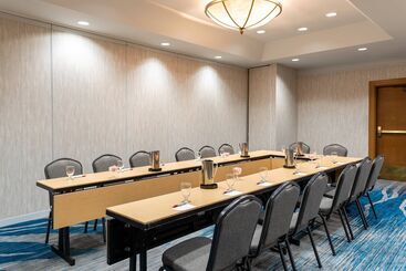 هتل Courtyard By Marriott Chicago At Medical District Uic