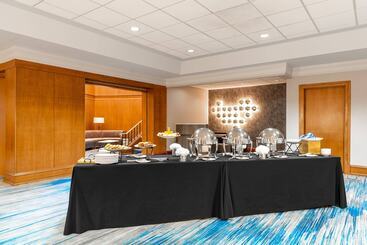 هتل Courtyard By Marriott Chicago At Medical District Uic