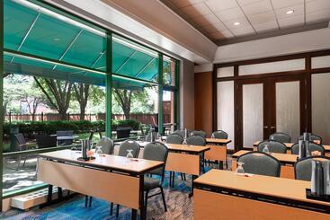 هتل Courtyard By Marriott Chicago At Medical District Uic