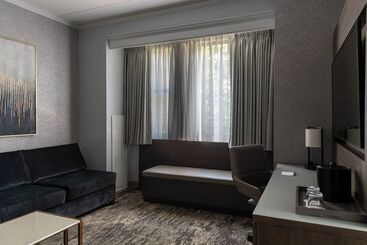 هتل Courtyard By Marriott Chicago At Medical District Uic