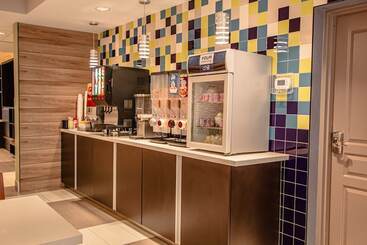هتل Days Inn & Suites By Wyndham Fort Myers Near Jetblue Park
