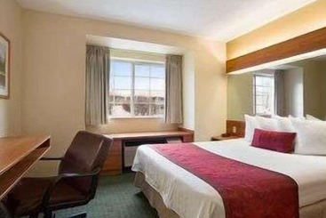 호텔 Days Inn & Suites By Wyndham Lafayette In