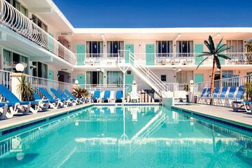 هتل Daytona Inn And Suites