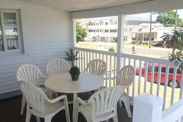 هتل Daytona Inn And Suites