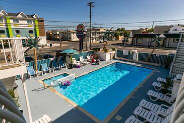 هتل Daytona Inn And Suites