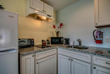 هتل Daytona Inn And Suites