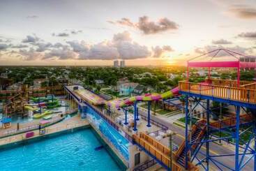 هتل Daytona Inn Studios