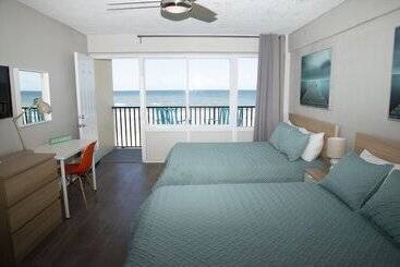 هتل Daytona Inn Studios