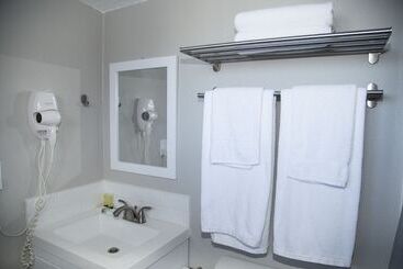 هتل Daytona Inn Studios