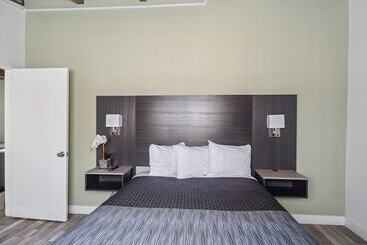 هتل Discovery Inn Monterey Bay