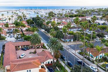 هتل Harbor House Inn