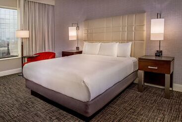 هتل Hilton St. Louis At The Ballpark
