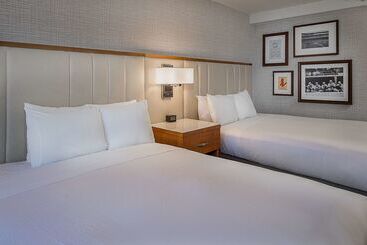 هتل Hilton St. Louis At The Ballpark