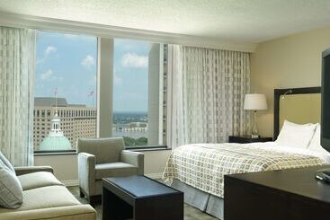 هتل Hilton St. Louis At The Ballpark