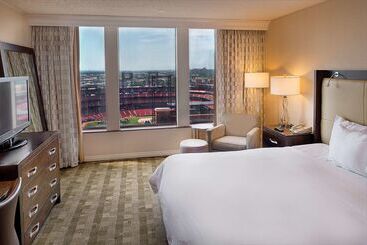 هتل Hilton St. Louis At The Ballpark
