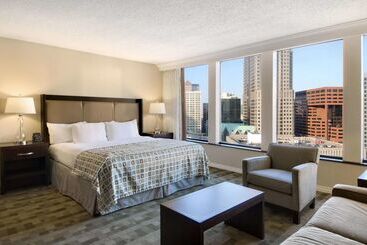 هتل Hilton St. Louis At The Ballpark