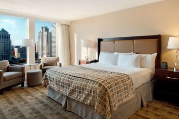 هتل Hilton St. Louis At The Ballpark
