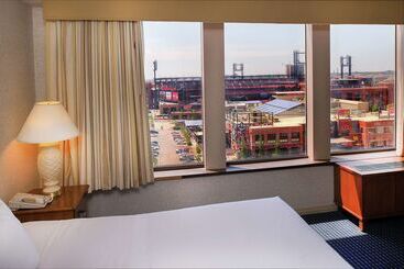 هتل Hilton St. Louis At The Ballpark