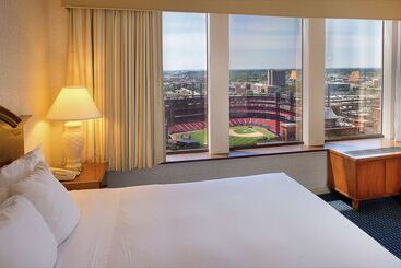 هتل Hilton St. Louis At The Ballpark