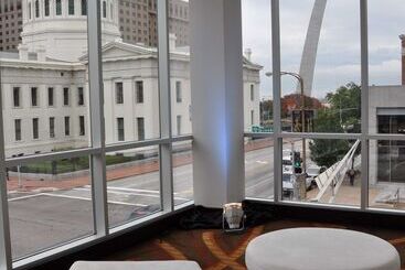 هتل Hilton St. Louis At The Ballpark