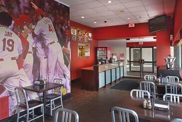 هتل Hilton St. Louis At The Ballpark