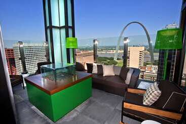 هتل Hilton St. Louis At The Ballpark