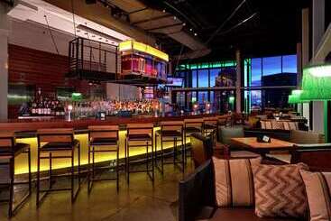 هتل Hilton St. Louis At The Ballpark