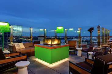 هتل Hilton St. Louis At The Ballpark